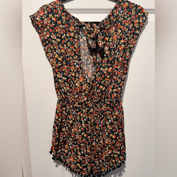 Floral romper with tassel detail, dipped open back - Picture 3 of 3